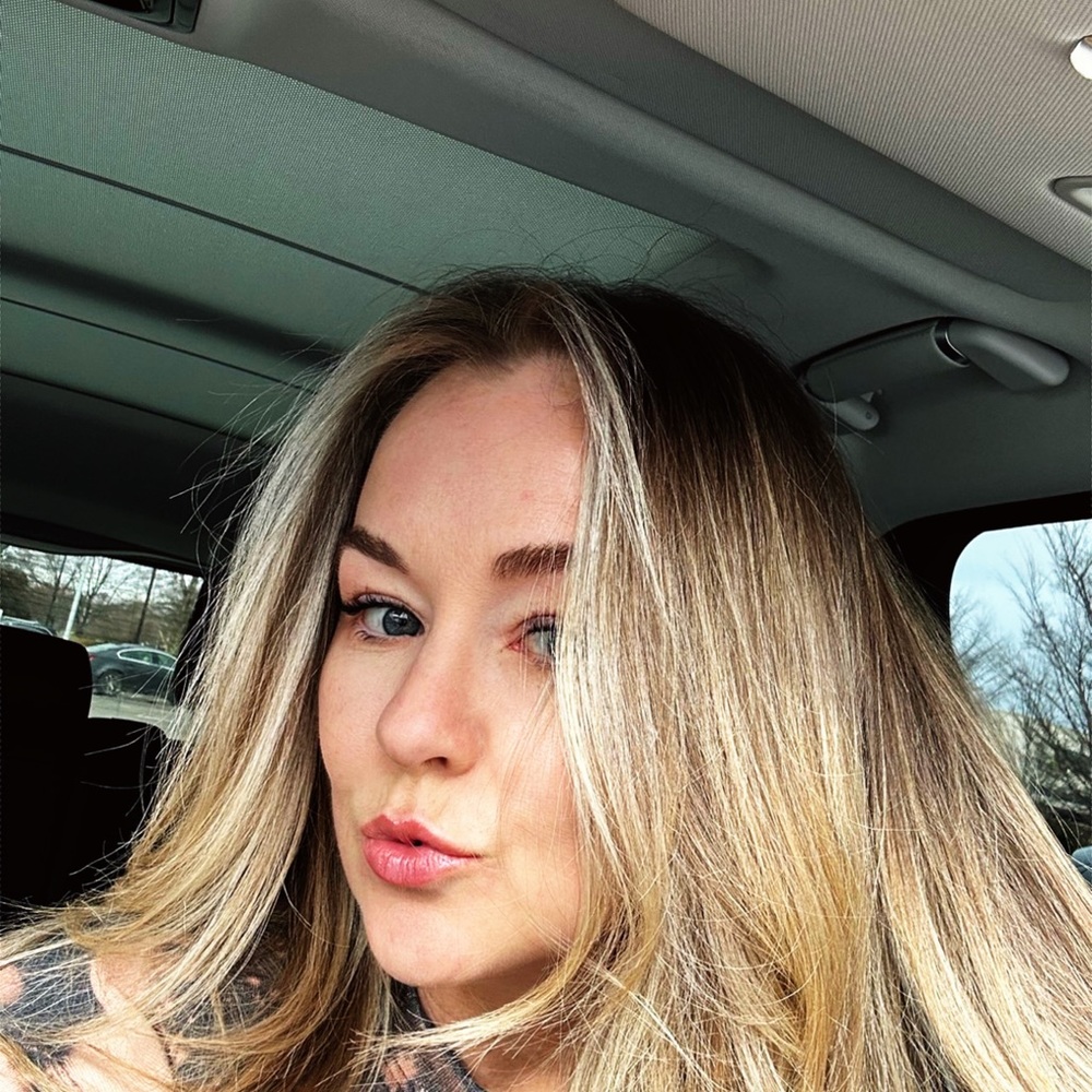 Meet your Posher, Elise